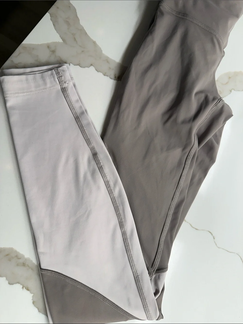 lululemon Women’s Athletic Pants – Taupe /white Size 2